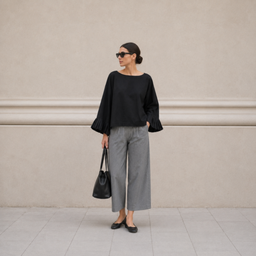 PLISSÉ BLACK T-SHIRT
