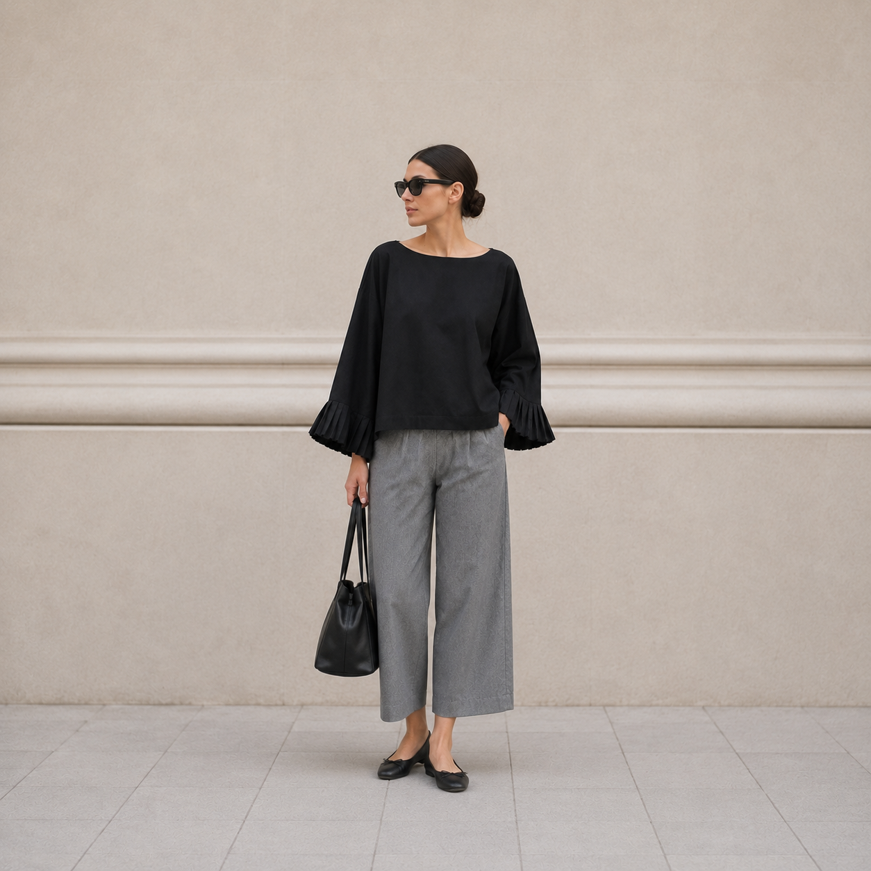 PLISSÉ BLACK T-SHIRT