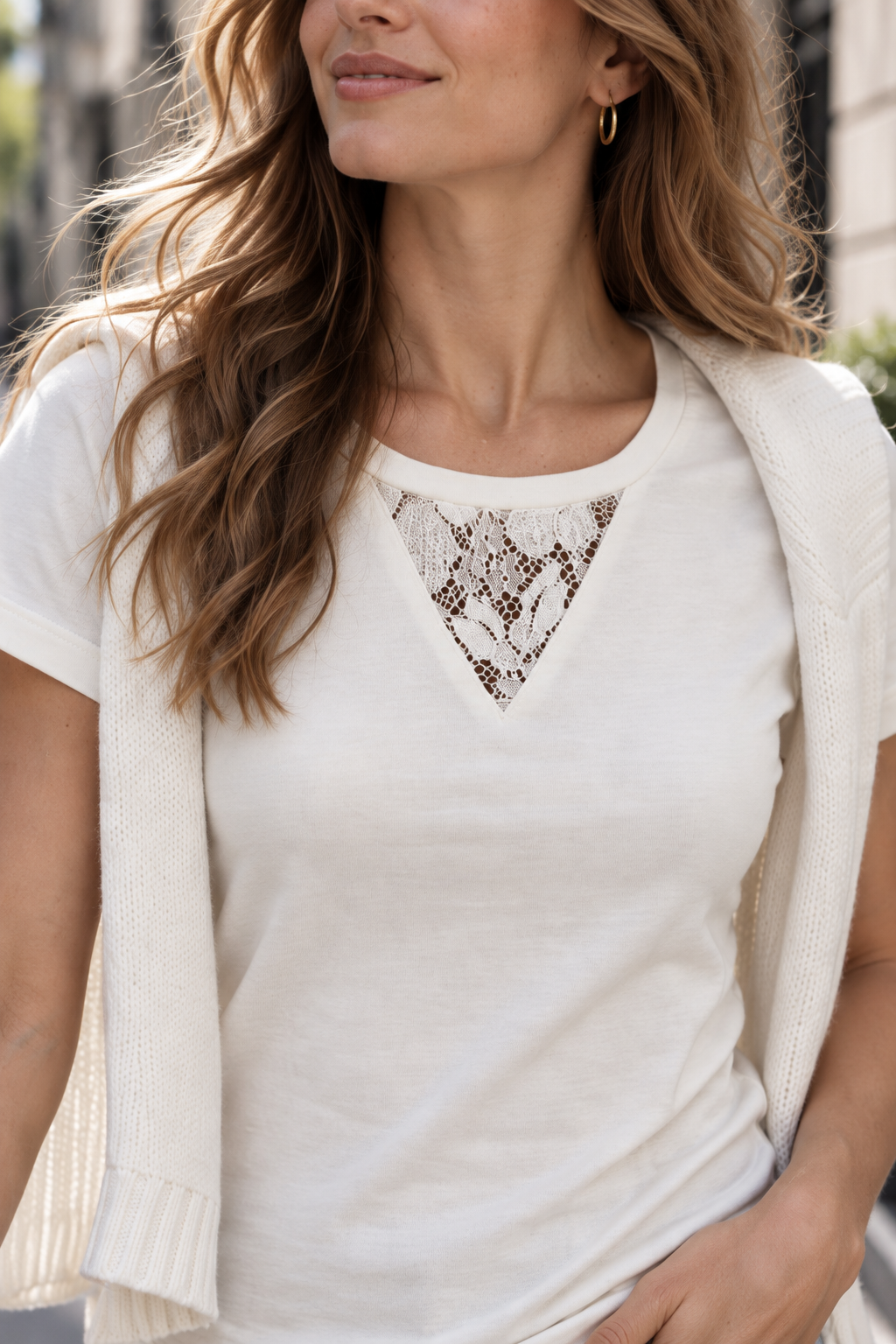 Lace Detail Top – törtfehér csipkebetétes póló